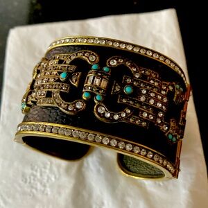 Beautifully crafted Heidi Daus cuff bracelet